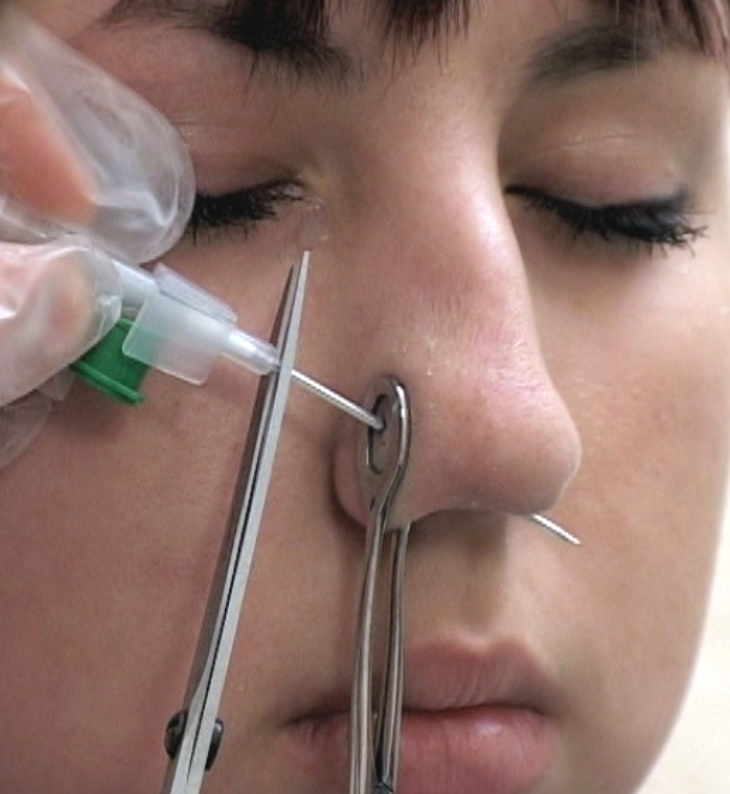 Как вставить в нос сережку с крючком, в виде кольца или сережку-гвоздик